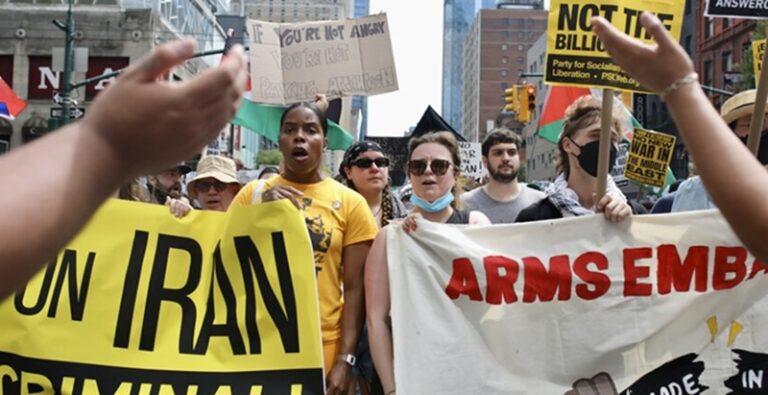 بالفيديو – من نيويورك: “ترامب مجرم حرب”!