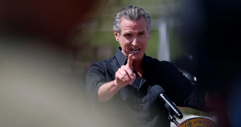 حاكم كاليفورنيا يقاضي ترامب