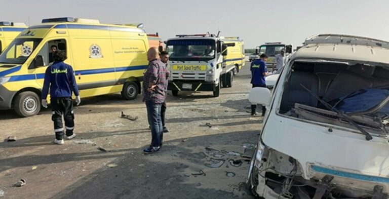 مزارعون يسقطون في الطريق الصحراوي