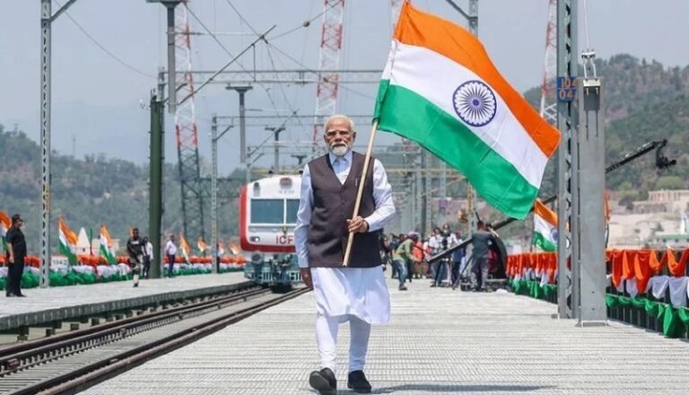 الهند تفتتح أعلى جسر للقطارات في العالم
