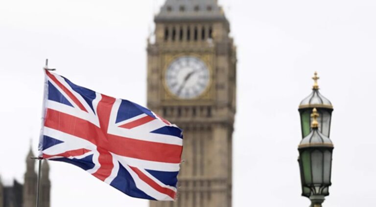 عقوبات بريطانية  على مصرفي إيراني لدعمه “الحرس الثوري”