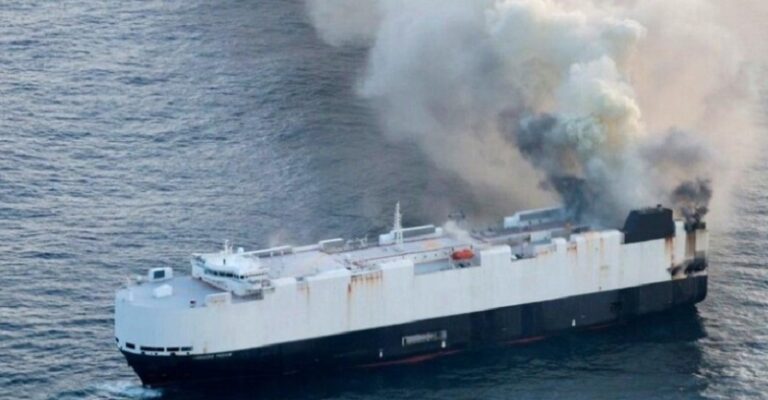 إنقاذ 6 من طاقم سفينة “إترنيتي سي”