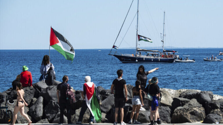 بايرو يتهم ناشطي مادلين بـ”استغلال النزاع الفلسطيني”