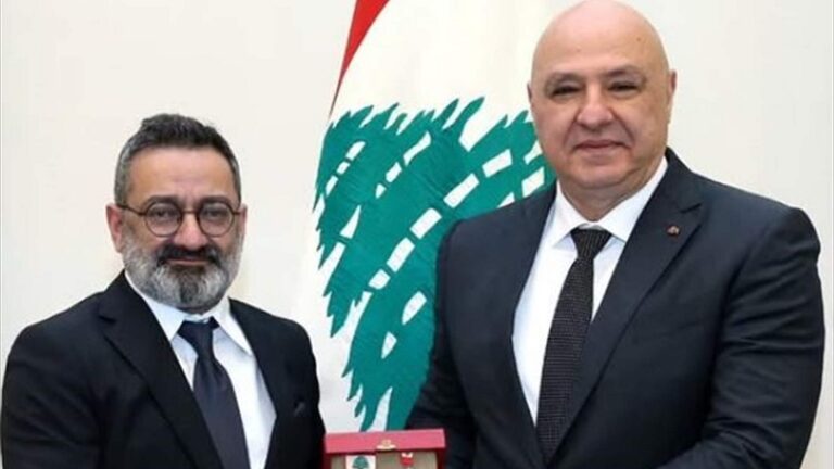 وسام الاستحقاق اللبناني الفضي للفنان اللبناني جورج خباز (صور)