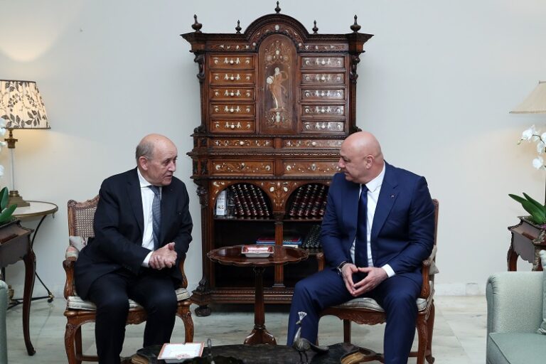 عون للودريان: الاعتداء على “اليونيفيل” يخدم العدو