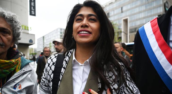 عضوة بالبرلمان الأوروبي تتعرض لهجوم: “سنحرق فلسطينكم”! (فيديو)