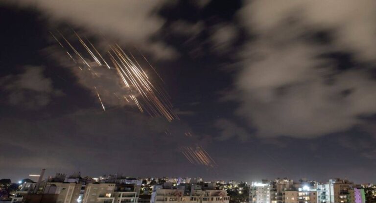 بالصورة والفيديو.. الجيش الإيراني يسقط عدداً من المقذوفات والمسيرات الصهيونية