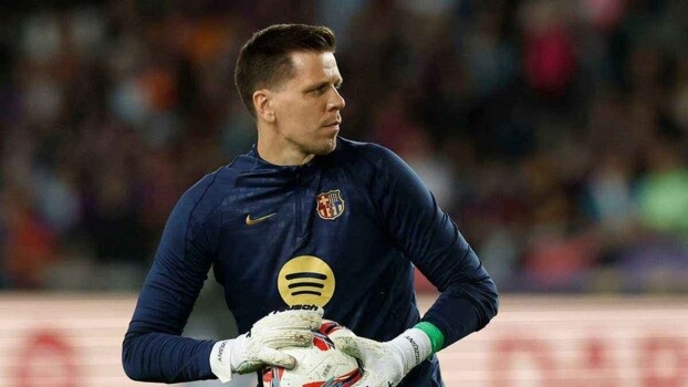 برشلونة يقترب من تمديد عقد حارسه تشيزني