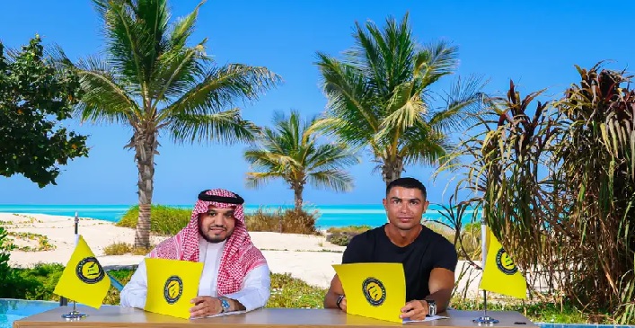 النصر يعلن تجديد عقد كريستيانو رونالدو