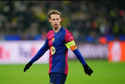 دي يونغ يقترب من تجديد عقده مع برشلونة