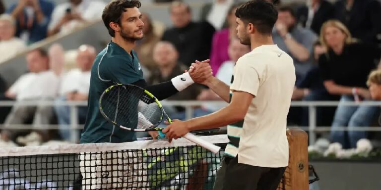 ألكاراز يعبر لنهائي رولان غاروس