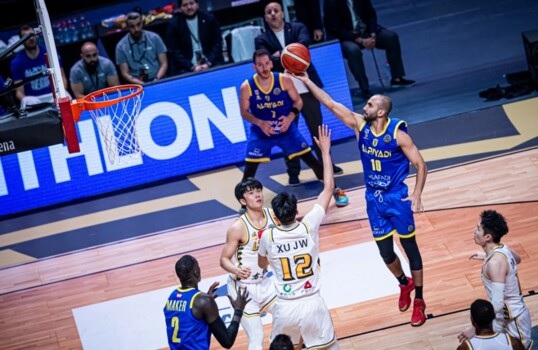 الرياضي يعبر لنصف نهائي كأس آسيا لكرة السلة ويخسر نجمه وائل عرقجي