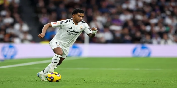 رودريغو يحسم موقفه من البقاء بصفوف ريال مدريد