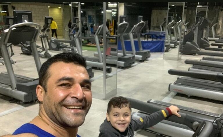 غرق في الميناء لإنقاذ طفله من الغرق (فيديو)