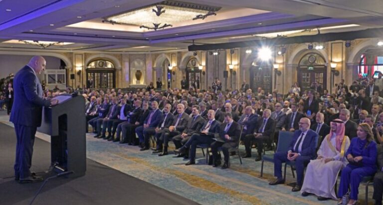 “الحكومة الذكية”.. هل يبدأ لبنان حقاً معركة الإصلاح؟