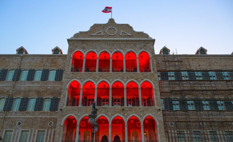 بالصورة.. السراي الحكومي باللون الأحمر