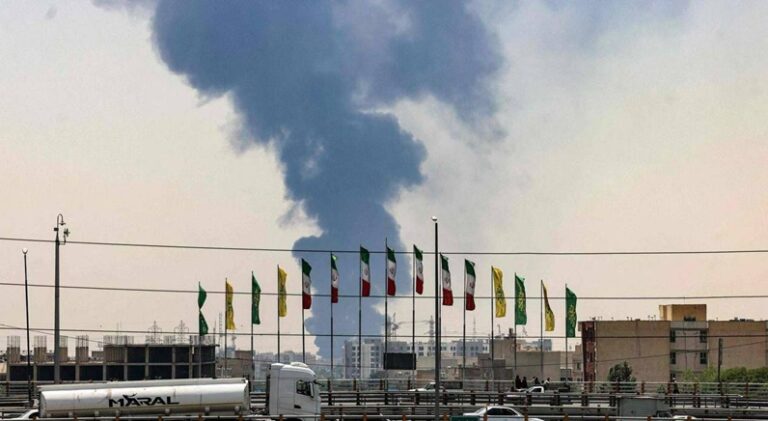 تفجير عدة سيارات مفخخة في طهران