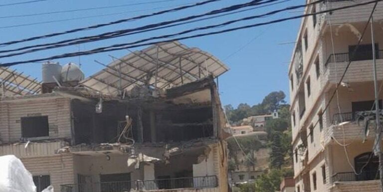 استهداف شقة في النبطية.. وإصابات؟ (فيديو – صور)