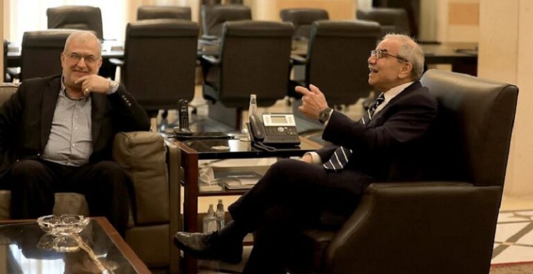 ابتسامات عريضة من السرايا!