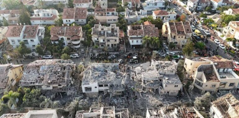 إجلاء آلاف المستوطنين من سكان بيتح تكفا و”تل أبيب”