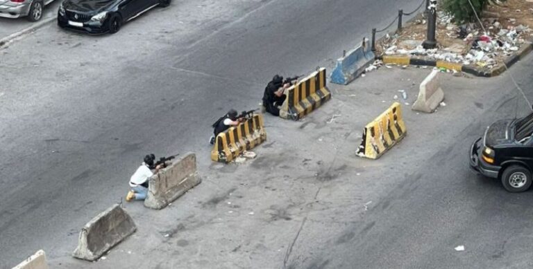 شهيد وجريحان من الشرطة القضائية باشتباك مع مطلوبين في طرابلس (فيديو)