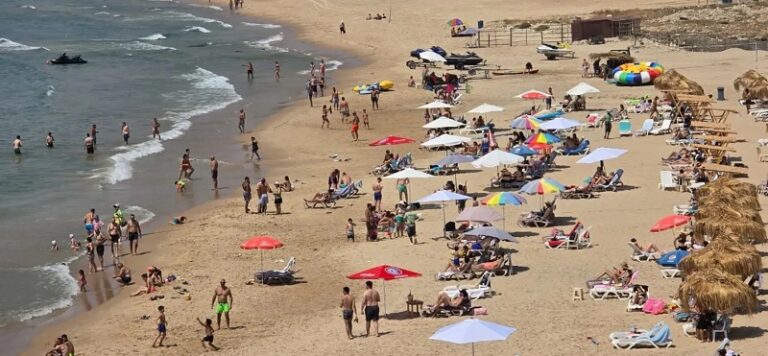 37% من الشواطئ غير صالحة للسباحة!