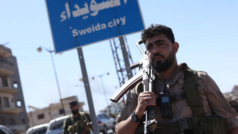 طيران الإحتلال يعرقل دخول قافلة طبية الى السويداء