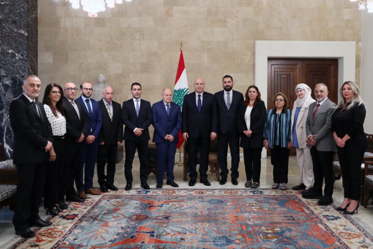 “الاتحاد العمالي” يعلق الإضراب