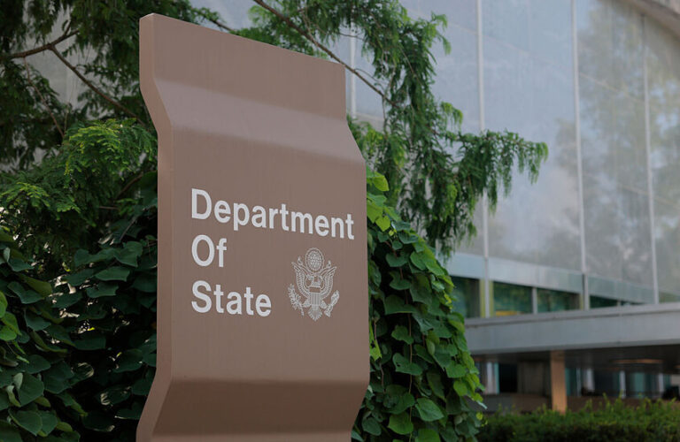 الخارجية الأميركية تسرّح أكثر من 1300 موظف