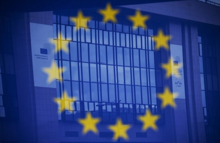 الاتحاد الأوروبي يفرض عقوبات على مصفاة نفط هندية