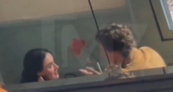 كاتي بيري وجاستن ترودو – عشاء خاص وظهور مثير للجدل؟ (فيديو)