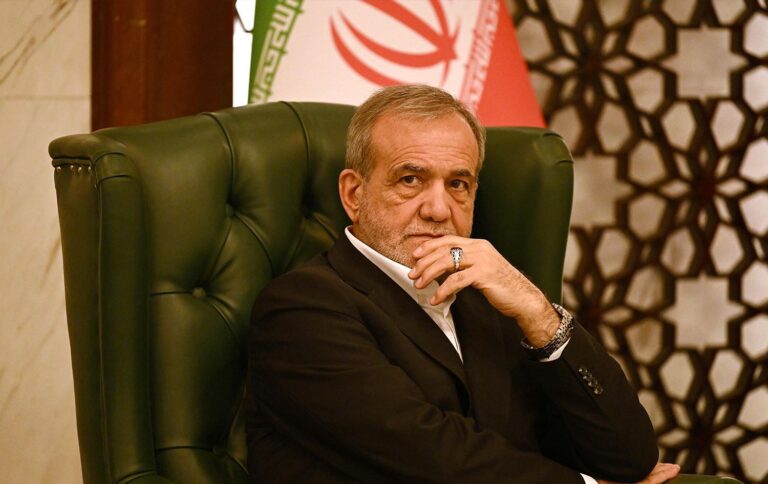 بزشكيان: لن نقبل التهديد والإملاءات