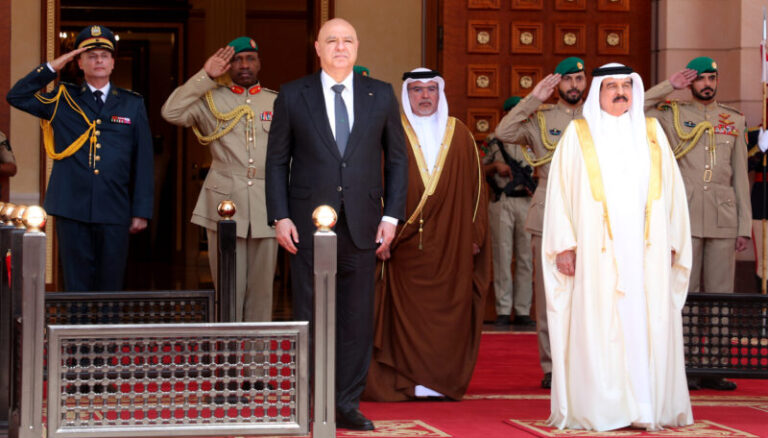 ملك البحرين يعلن عن بعثة بحرينية دائمة في لبنان