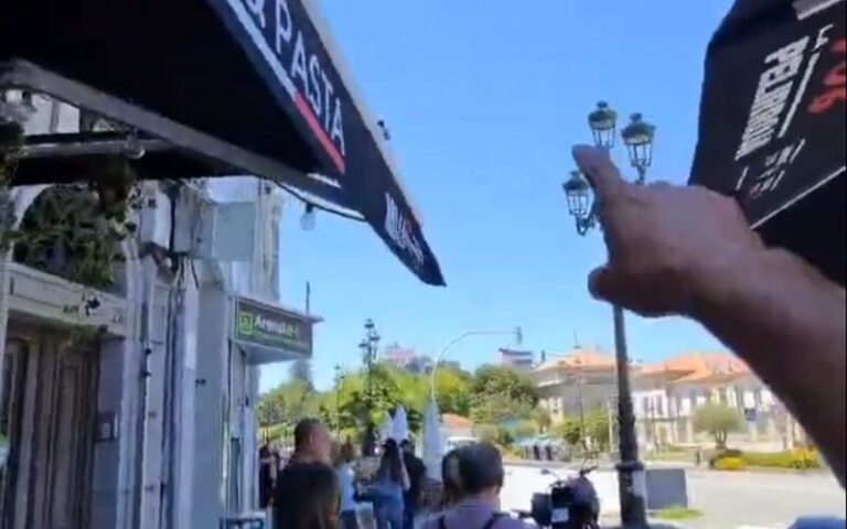 بالفيديو – مطعم لبناني يطرد صهاينة في إسبانيا بهتاف “لبيك يا نصرالله”