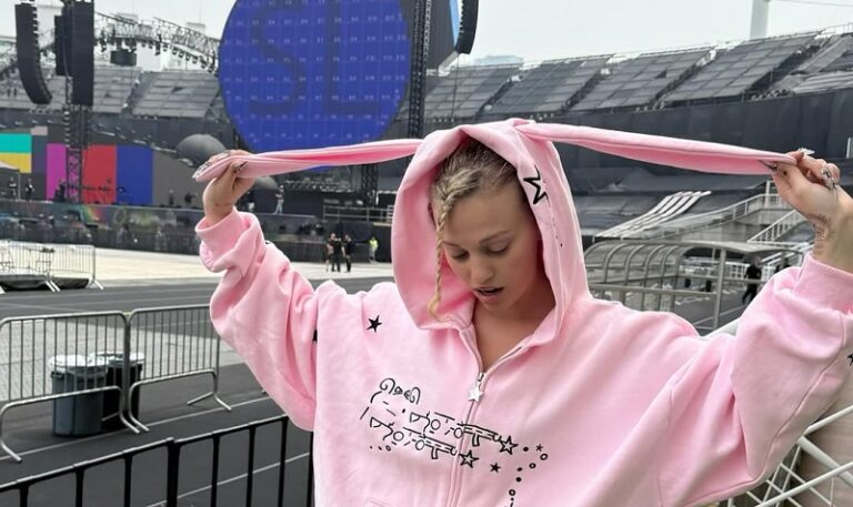 بالصور ـ ستايل الكنزات الرياضية بأسلوب النجمات!