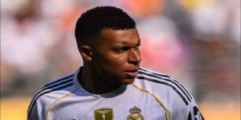 قبل موقعة ريال مدريد وباريس سان جيرمان.. مبابي يوقف القضايا القانونية مع الـ بي اس جي