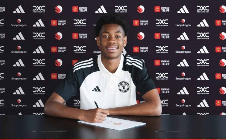 مانشستر يونايتد يتعاقد مع إنزو كانا بييك ويُعيره للوزان السويسري