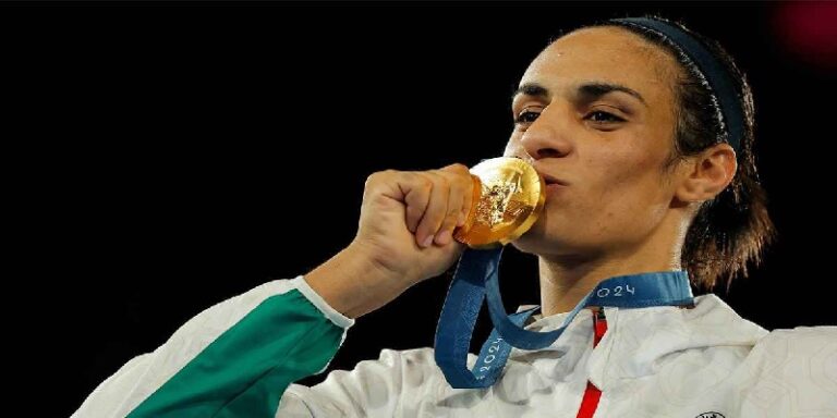 بعد دعوات لسحب الميدالية الذهبية الأولمبية منها.. إيمان خليف تردّ على طريقتها (صورة)