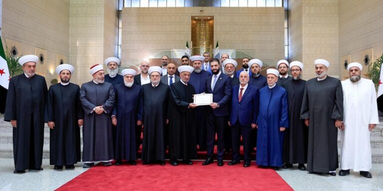 هل يشكّل “وسام المفتي” إعلان “مبايعة” سنّية للشرع؟