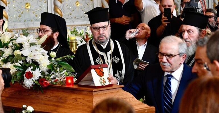 سلام يقلد الراحل زياد الرحباني وسام الأرز الوطني