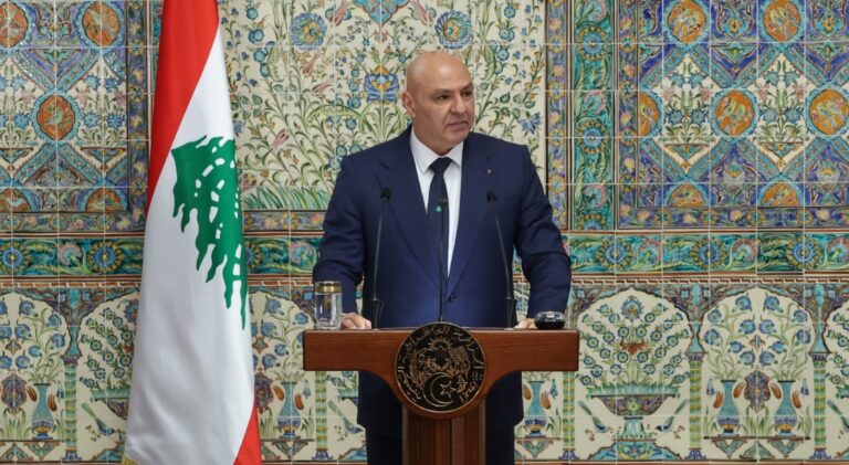 عون من الجزائر: القضية المُلحة اليوم هي إعادة إعمارِ ما خلّفته الاعتداءات