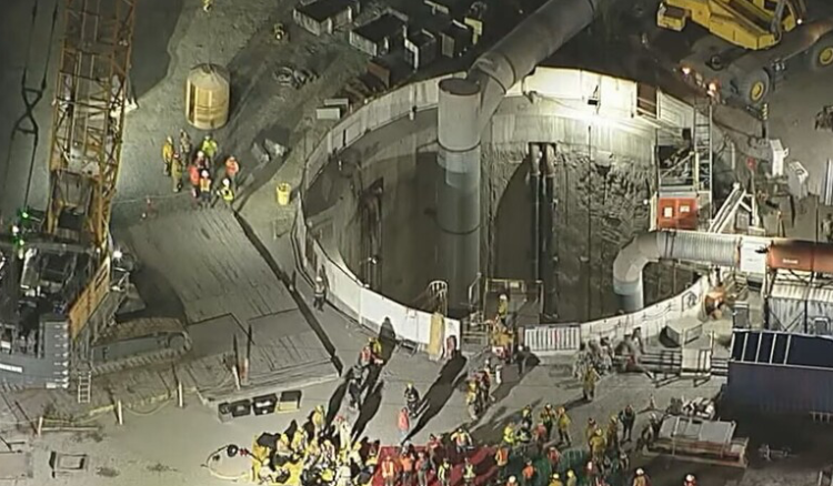 انهيار نفق في لوس أنجلس وانتشال عدد من العمال (فيديو – صور)