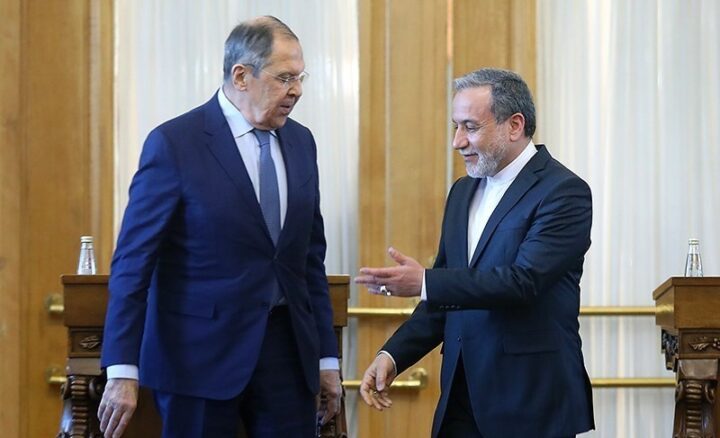 لافروف يجدد عرض موسكو المساعدة في حل النزاع النووي