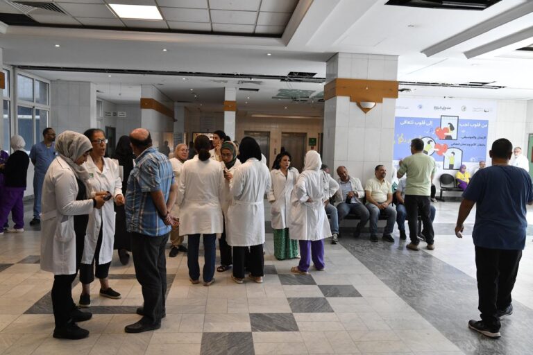 موظفو مستشفى الحريري يعلقون تصعيدهم