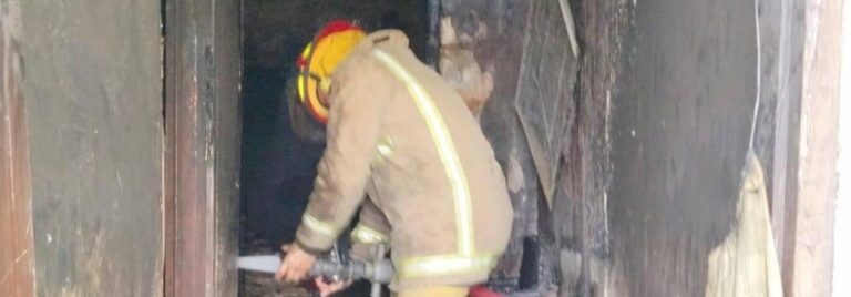 الدفاع المدني يوضح “ملابسات” حريق طرابلس الذي أودى بحياة طفلين