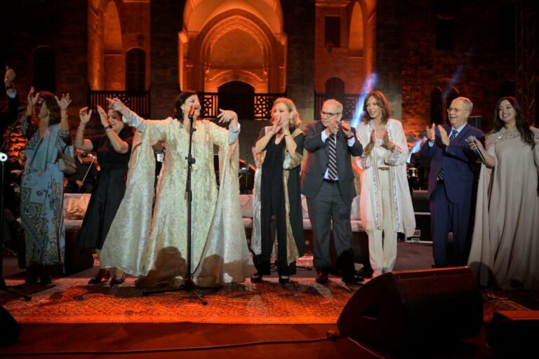 نواف سلام “مولّعها” في بيت الدين! (فيديو)