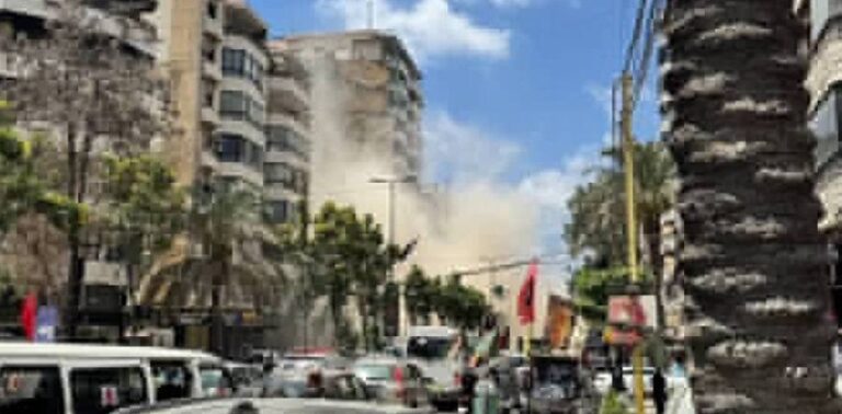 بالفيديو – انهيار مبنى على أوتوستراد السيد هادي