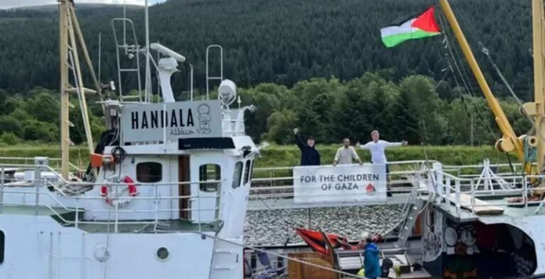 سفينة “حنظلة” تبحر باتجاه قطاع غزة