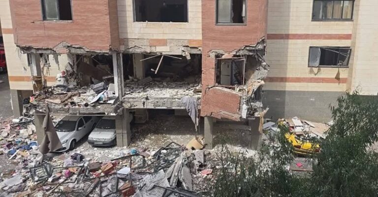 انفجار بمبنى سكني في قم.. وجرحى (فيديو)