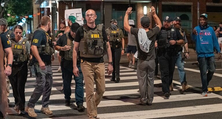 جملة اعتقالات في واشنطن